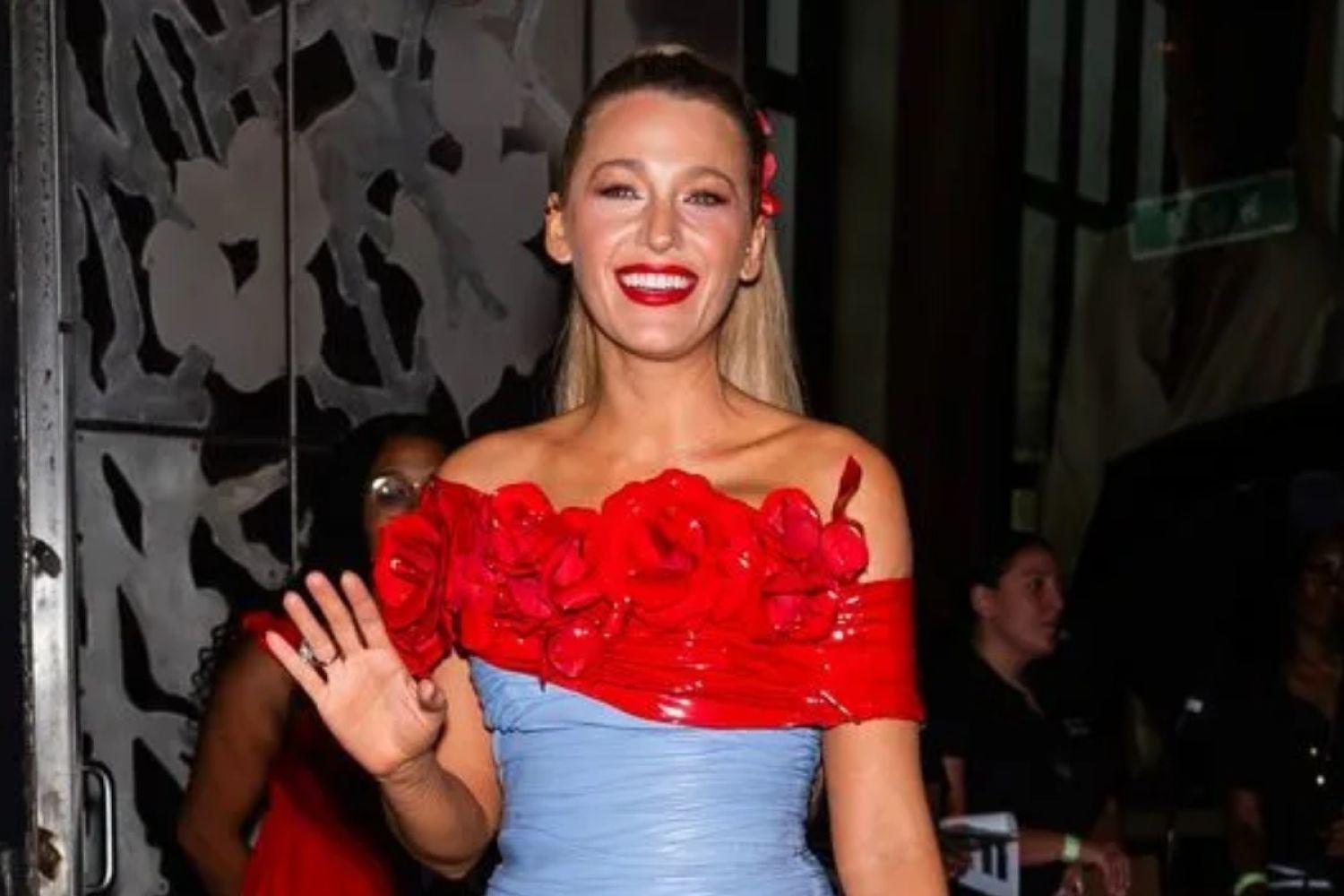 likewomangr Blake lively chic emfanisi 2 16348c9e