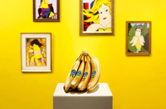 201013 Chiquita Artstickers museum pics 2 1 ba2803bd