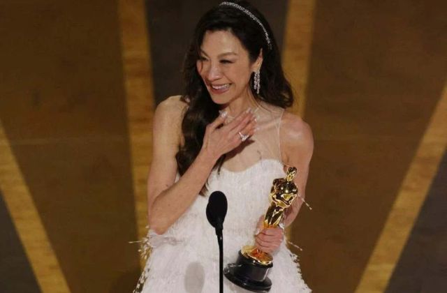 Likewomangr oscars 2023 michelle yeoh 1 f03c149f