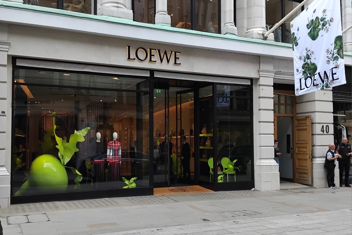 likewomangr loewe london store