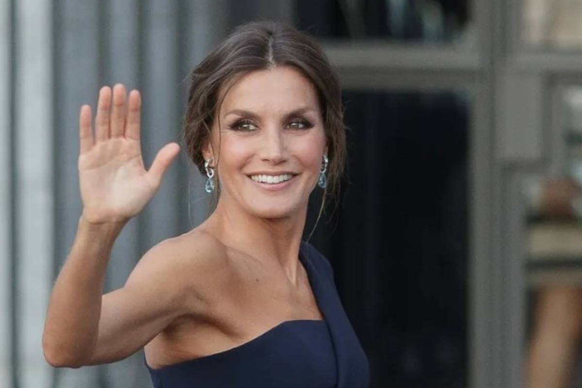 likewomangr queen letizia jean dress isntagram