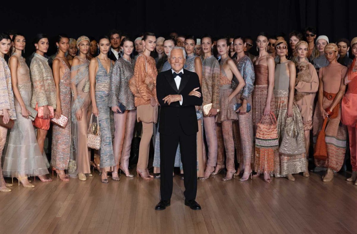 likewomangr giorgio armani fashion show 2025